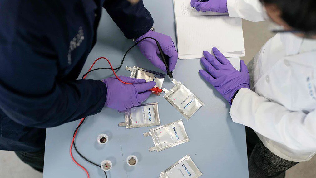 Lithium-free batteries for storage